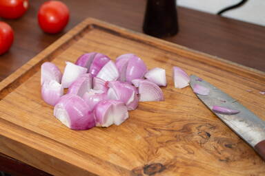 Schneiden der Zwiebeln - Cutting of the onions