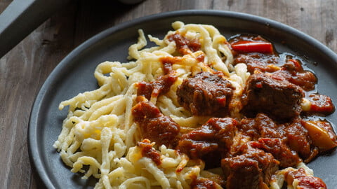 Paprikagulash mit Spätzle - Bell Pepper Goulash with Spaetzle