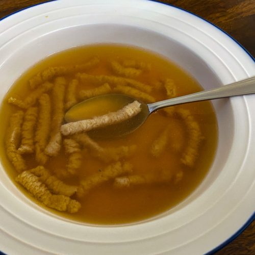 Passattelli romagnola en brodo - in einer Suppenschüssel mit Löffel - in a soup bowl with a spoon