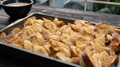 Ofenschlupfer fertig gebacken in der Auflaufform - Ofenschlupfer, finished baking, in the casserole