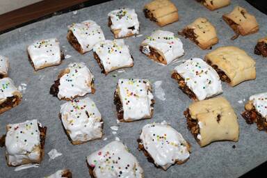 Fertig gebackene Cucciddati - baked and decorated cucciddati