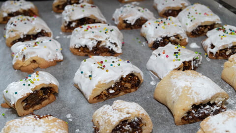 fertig gebackene und dekorierte Cucciddati - baked and decorated Cucciddati