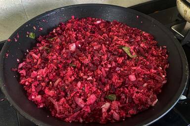 Beetroot Thoran cooking in the pan