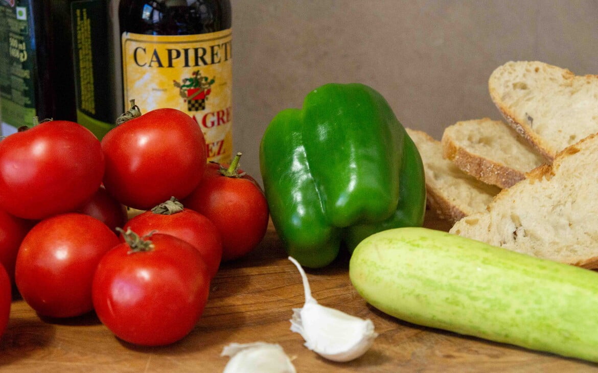 Zutaten für eine klassische Gazpacho - Ingredients for a traditional Gazpacho
